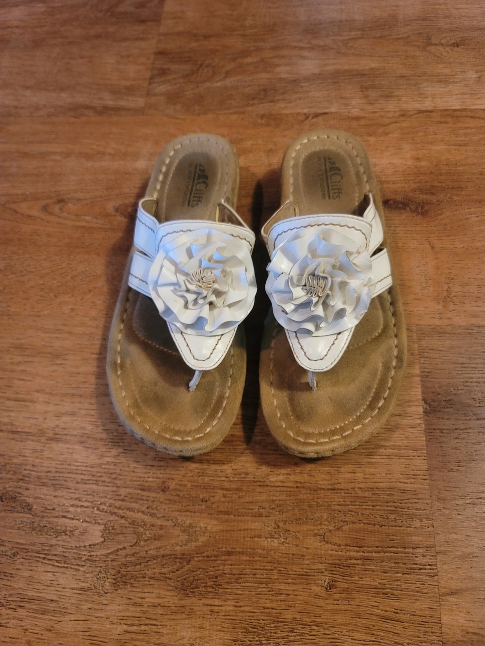 Cliffs by White Mountain. White  Floral Sandals with Comfort Footbed